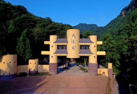 成都周边适合拓展的地方_成都到天台山+邛人部落二日游