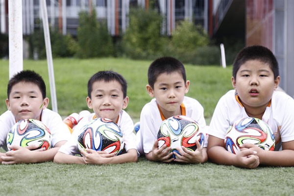 深圳青少年足球夏令营多少钱