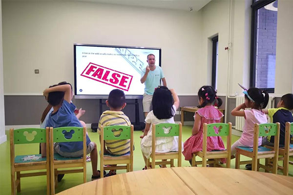 儿童英语夏令营主题