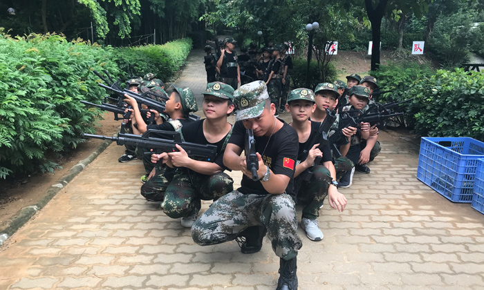 中学生军事夏令营